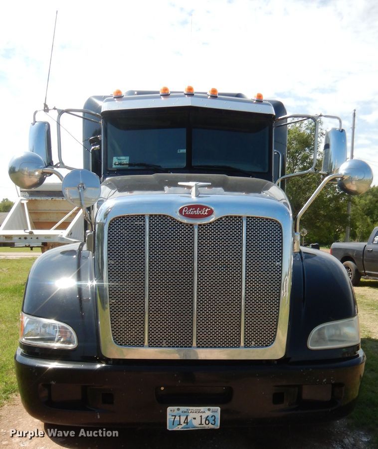image for item IP9758 2012 Peterbilt 386  semi truck