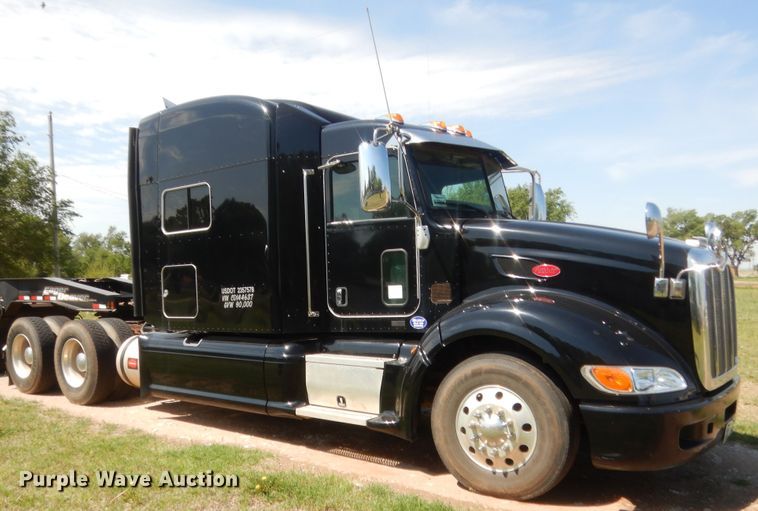 image for item IP9758 2012 Peterbilt 386  semi truck