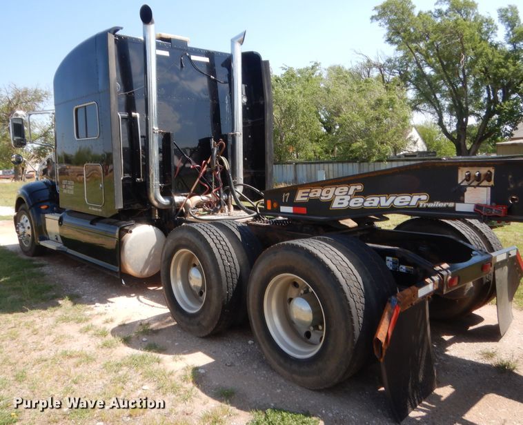 image for item IP9758 2012 Peterbilt 386  semi truck