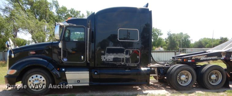 image for item IP9758 2012 Peterbilt 386  semi truck