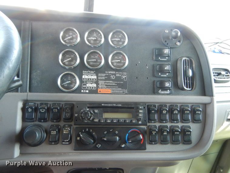 image for item IP9758 2012 Peterbilt 386  semi truck