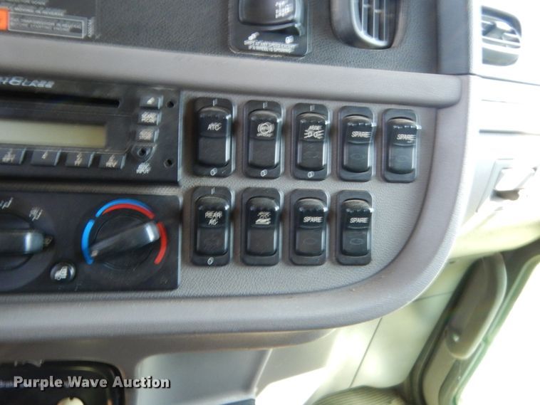 image for item IP9758 2012 Peterbilt 386  semi truck