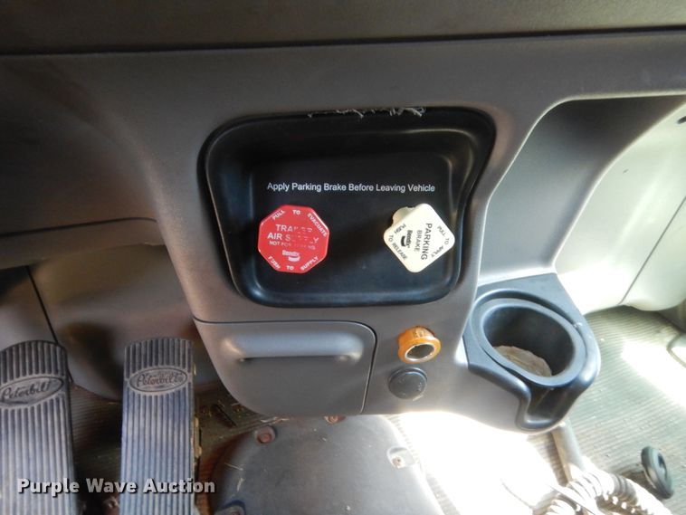 image for item IP9758 2012 Peterbilt 386  semi truck