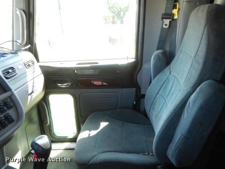 image for item IP9758 2012 Peterbilt 386  semi truck