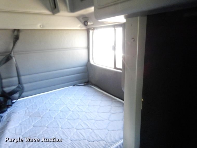 image for item IP9758 2012 Peterbilt 386  semi truck