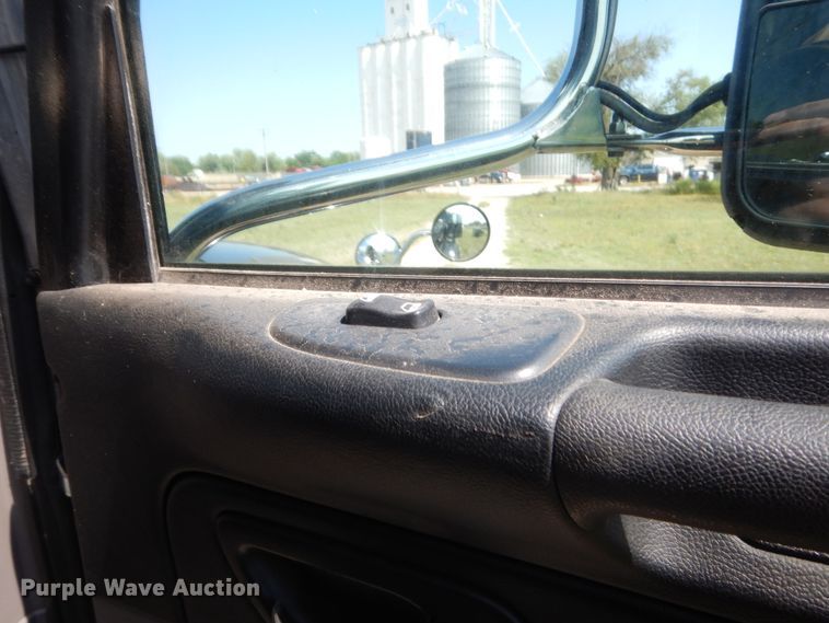 image for item IP9758 2012 Peterbilt 386  semi truck