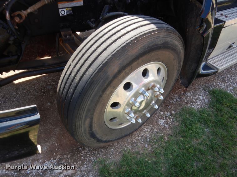 image for item IP9758 2012 Peterbilt 386  semi truck