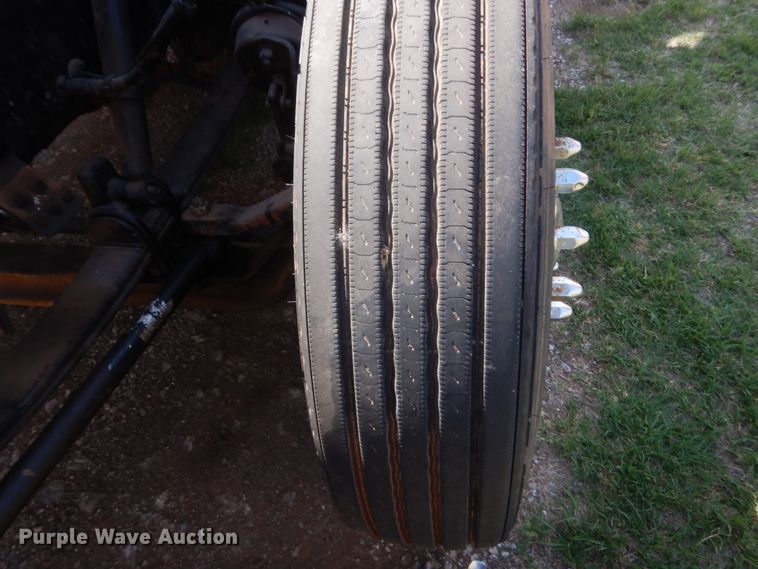 image for item IP9758 2012 Peterbilt 386  semi truck