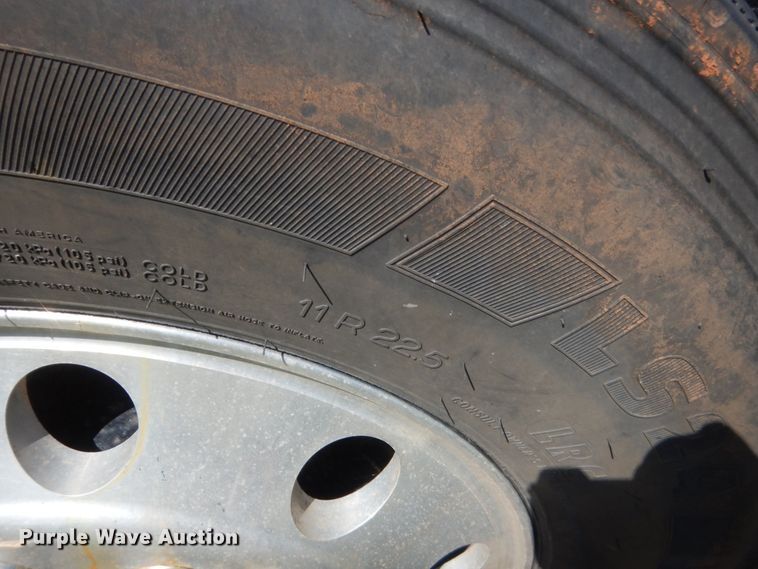 image for item IP9758 2012 Peterbilt 386  semi truck