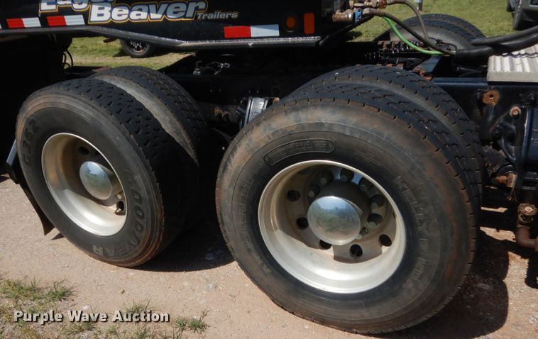 image for item IP9758 2012 Peterbilt 386  semi truck