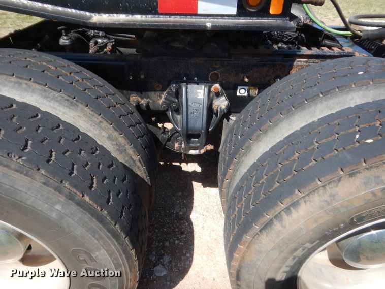 image for item IP9758 2012 Peterbilt 386  semi truck