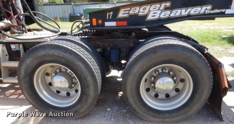 image for item IP9758 2012 Peterbilt 386  semi truck