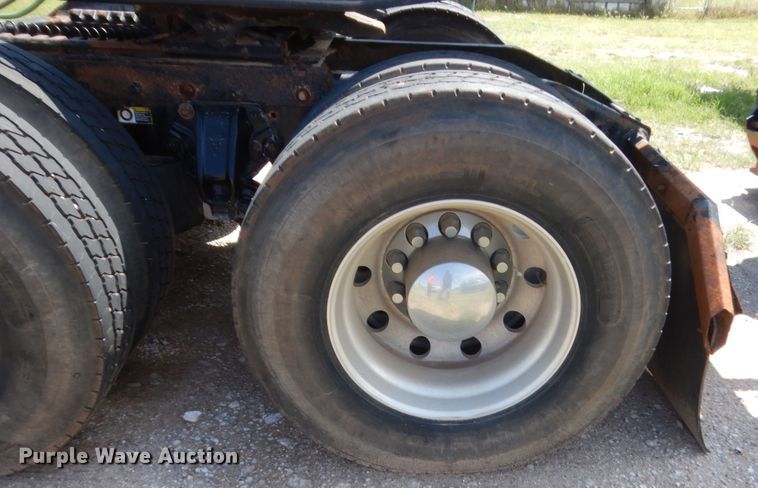 image for item IP9758 2012 Peterbilt 386  semi truck