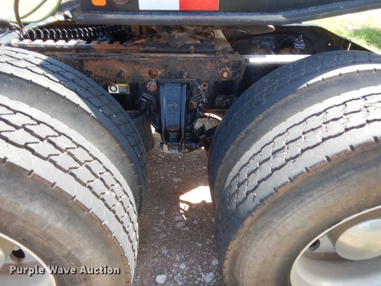 image for item IP9758 2012 Peterbilt 386  semi truck