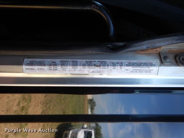 image for item IP9758 2012 Peterbilt 386  semi truck