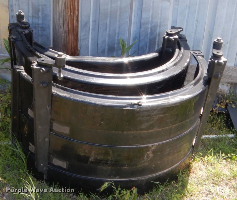 image for item IP9758 2012 Peterbilt 386  semi truck