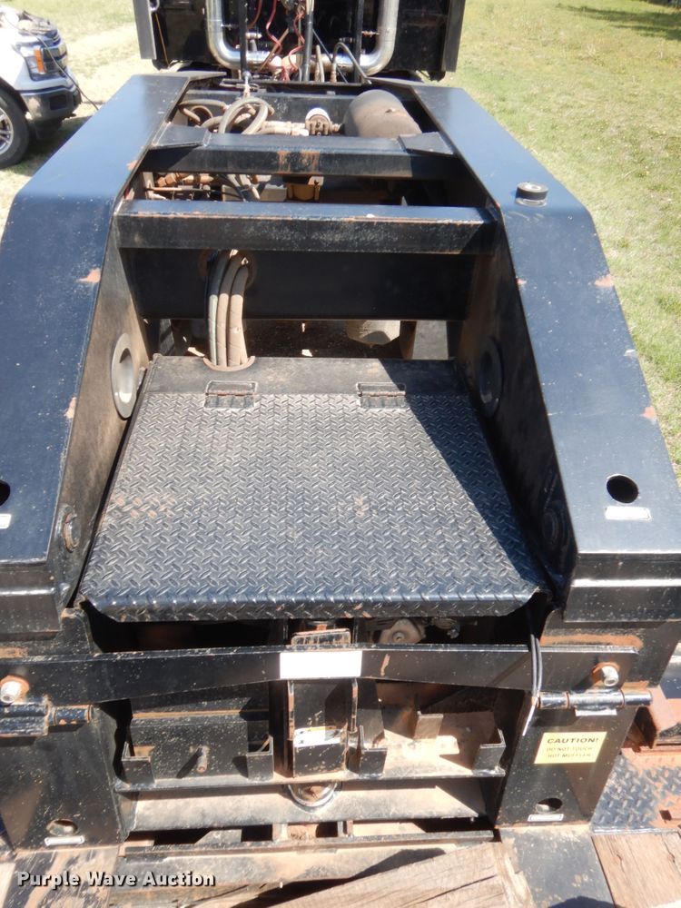 image for item IP9759 2017 Eager Beaver 50GL  lowboy equipment trailer