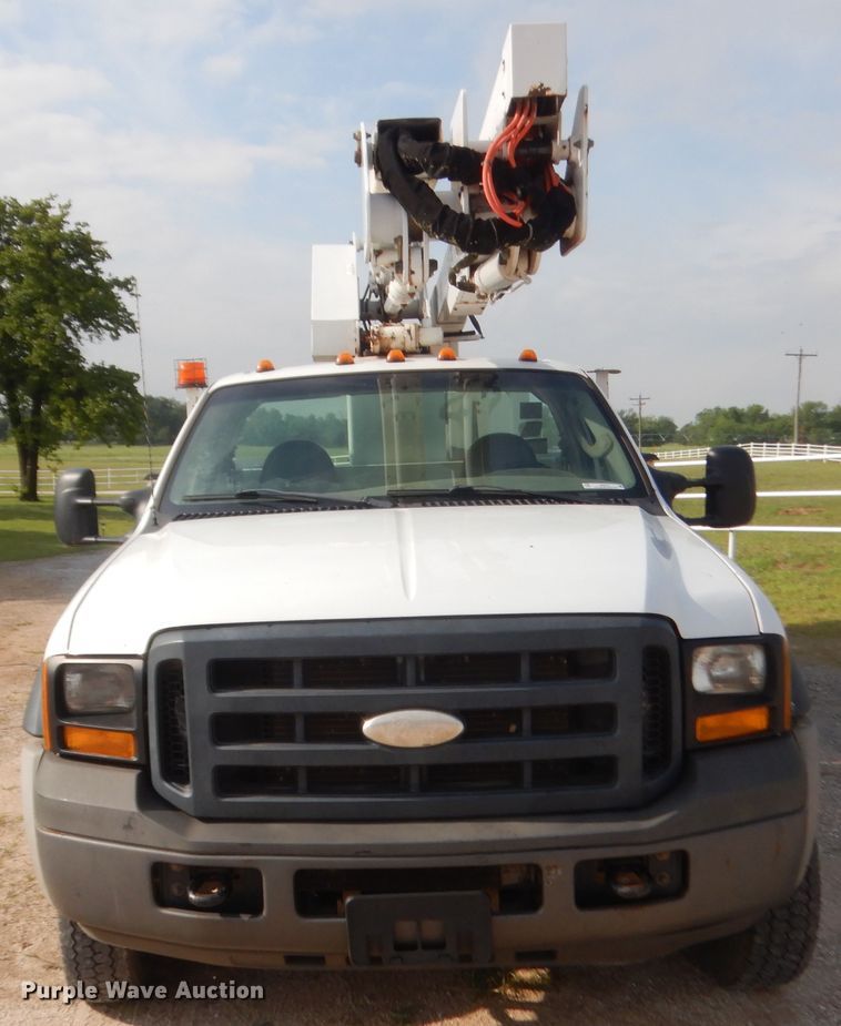 image for item IP9773 2006 Ford F550  bucket truck