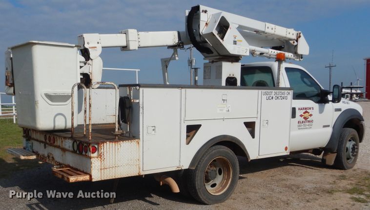 image for item IP9773 2006 Ford F550  bucket truck