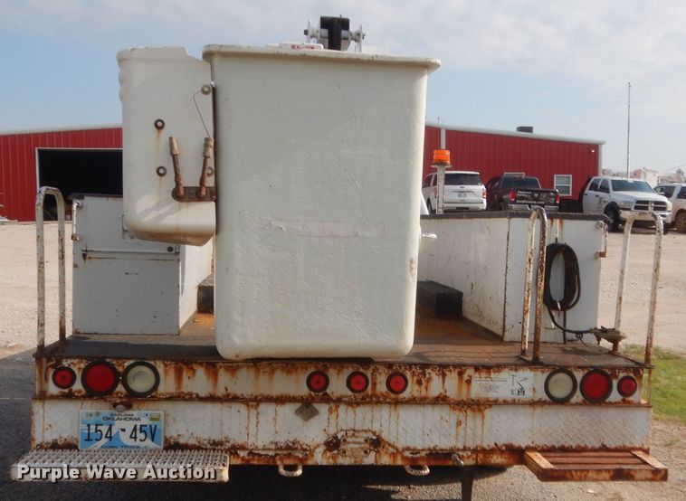 image for item IP9773 2006 Ford F550  bucket truck