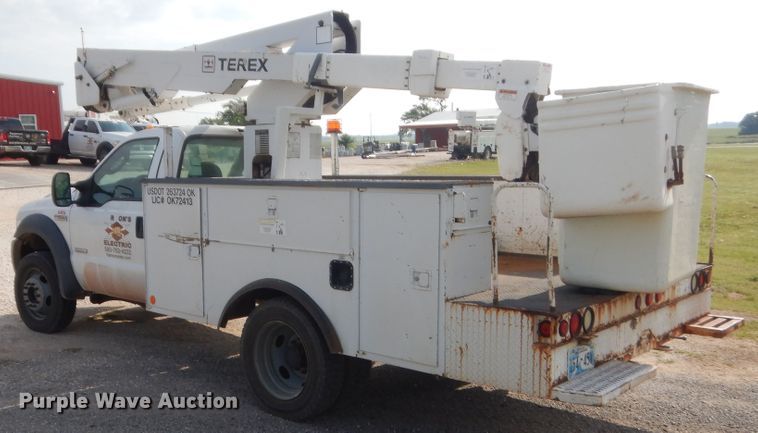 image for item IP9773 2006 Ford F550  bucket truck