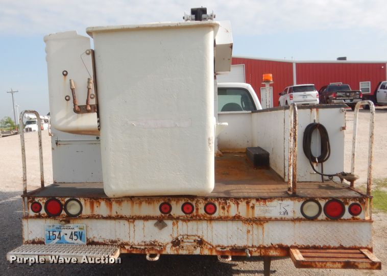 image for item IP9773 2006 Ford F550  bucket truck