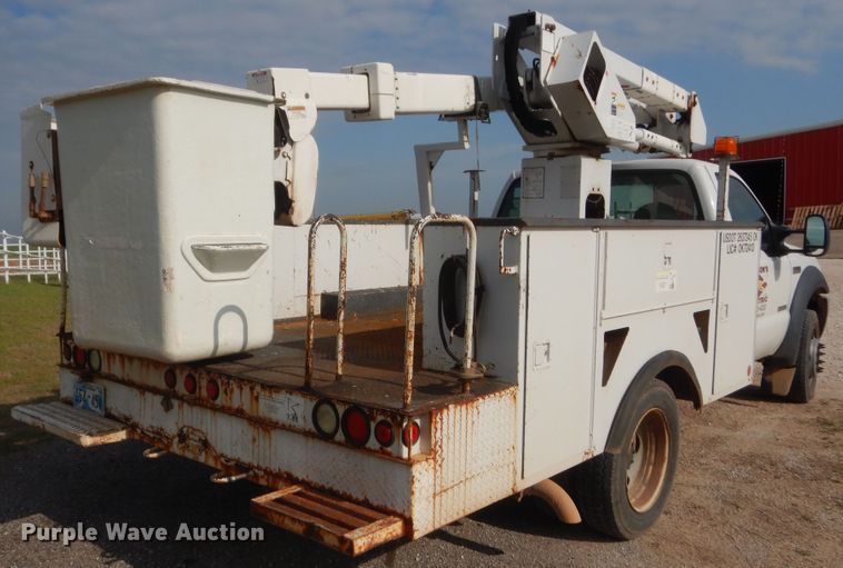 image for item IP9773 2006 Ford F550  bucket truck
