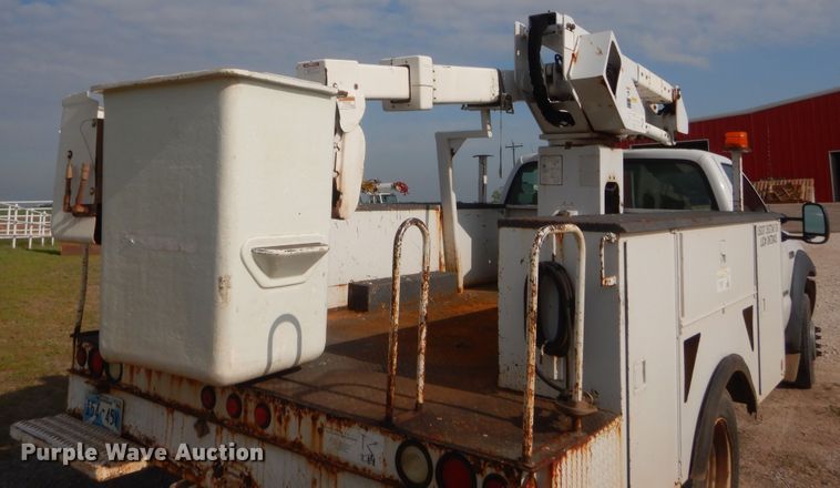 image for item IP9773 2006 Ford F550  bucket truck