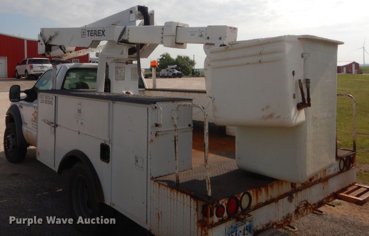 image for item IP9773 2006 Ford F550  bucket truck