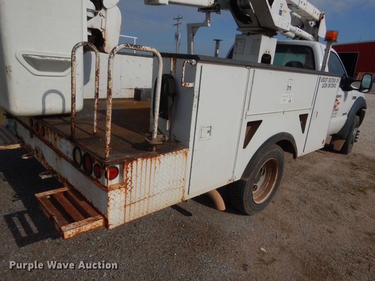 image for item IP9773 2006 Ford F550  bucket truck