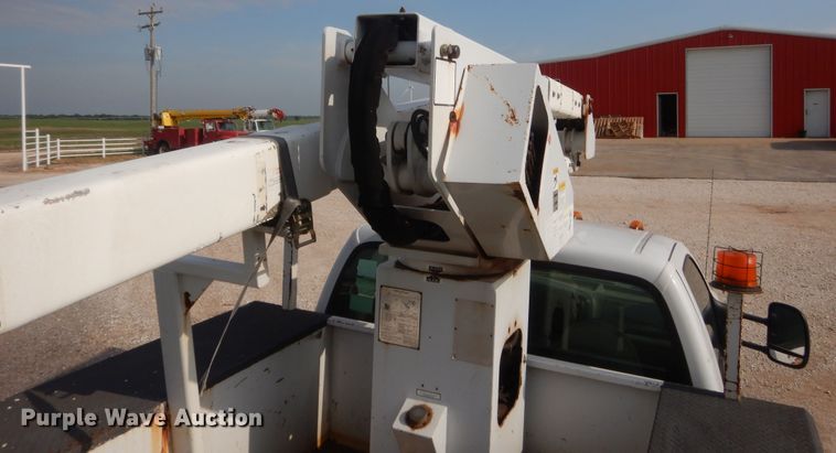 image for item IP9773 2006 Ford F550  bucket truck