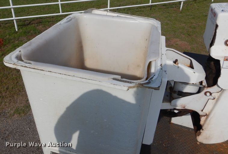 image for item IP9773 2006 Ford F550  bucket truck