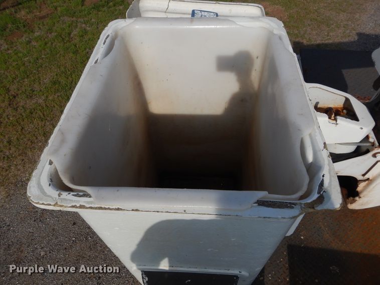 image for item IP9773 2006 Ford F550  bucket truck