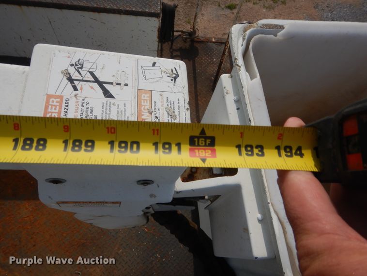 image for item IP9773 2006 Ford F550  bucket truck