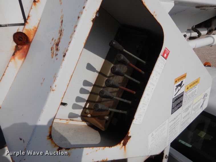 image for item IP9773 2006 Ford F550  bucket truck