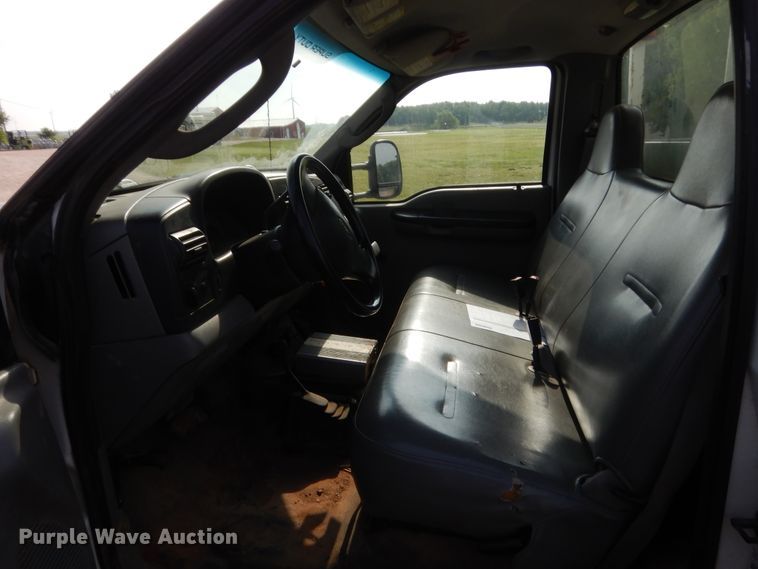 image for item IP9773 2006 Ford F550  bucket truck