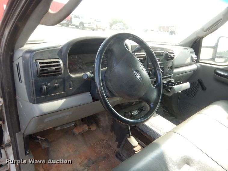 image for item IP9773 2006 Ford F550  bucket truck