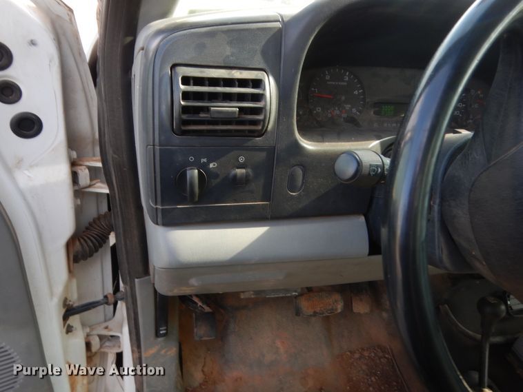 image for item IP9773 2006 Ford F550  bucket truck