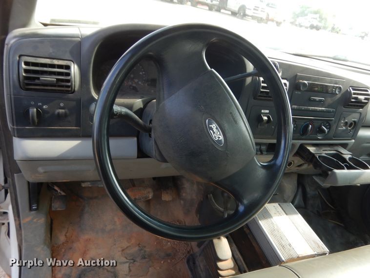 image for item IP9773 2006 Ford F550  bucket truck