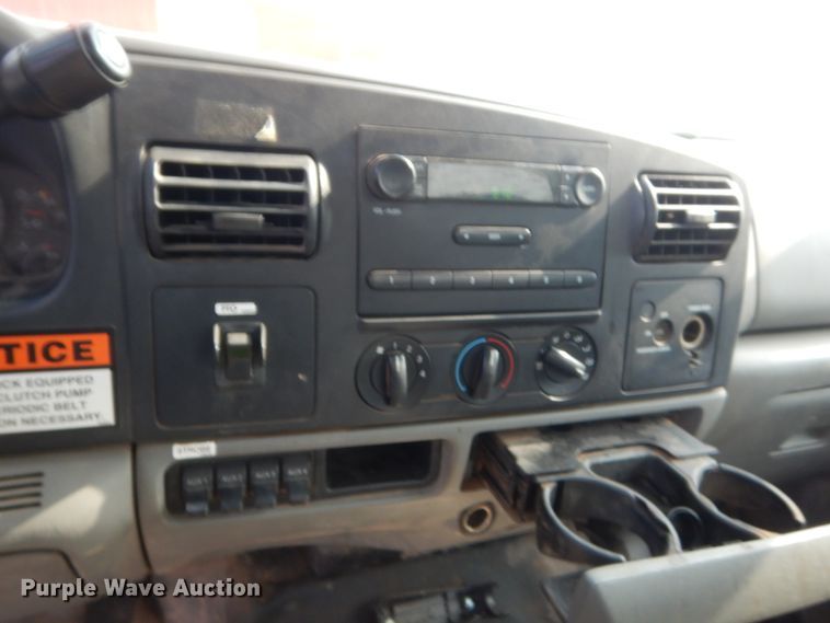 image for item IP9773 2006 Ford F550  bucket truck