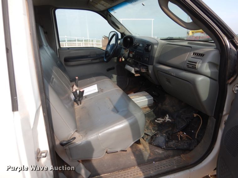 image for item IP9773 2006 Ford F550  bucket truck