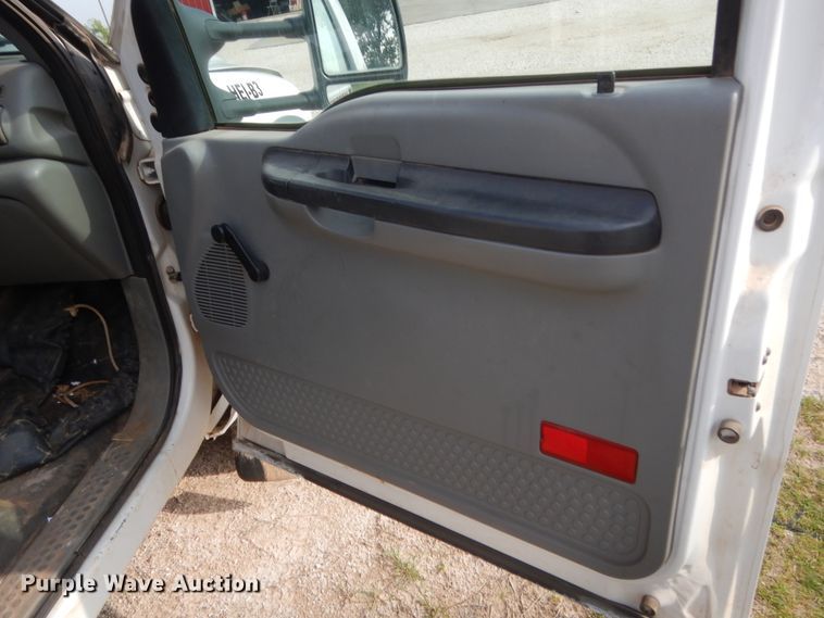 image for item IP9773 2006 Ford F550  bucket truck