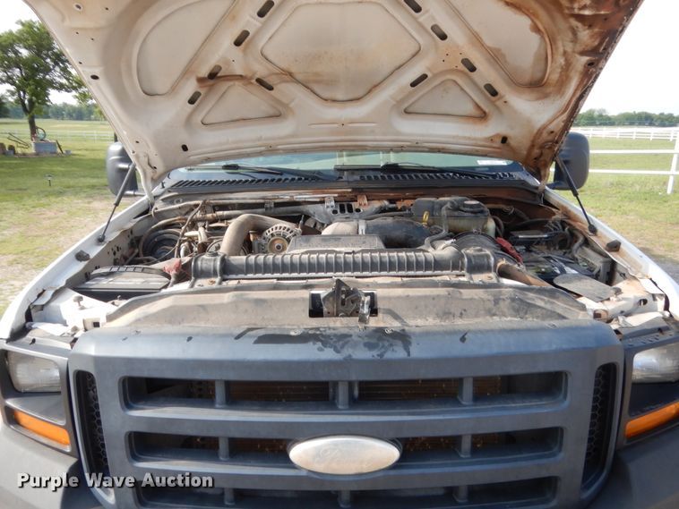 image for item IP9773 2006 Ford F550  bucket truck