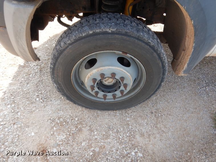 image for item IP9773 2006 Ford F550  bucket truck