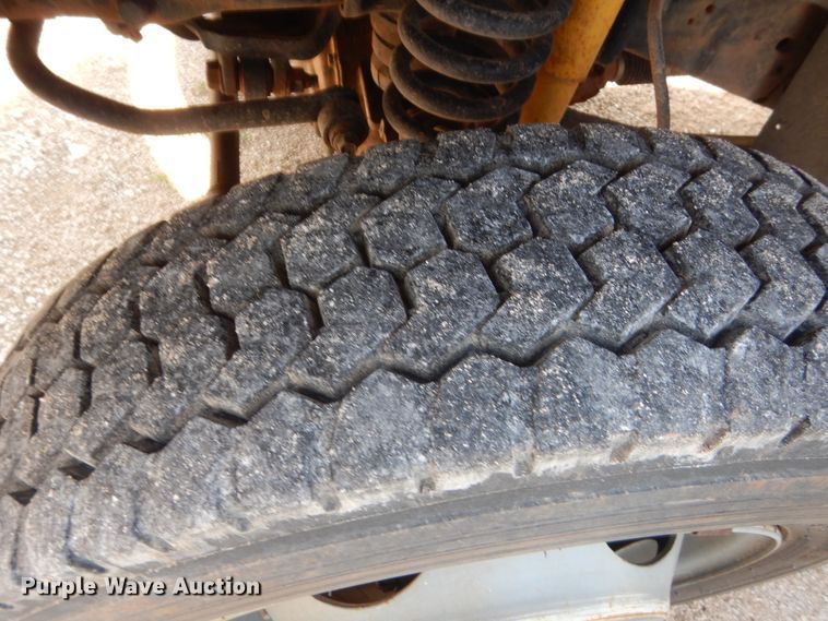 image for item IP9773 2006 Ford F550  bucket truck