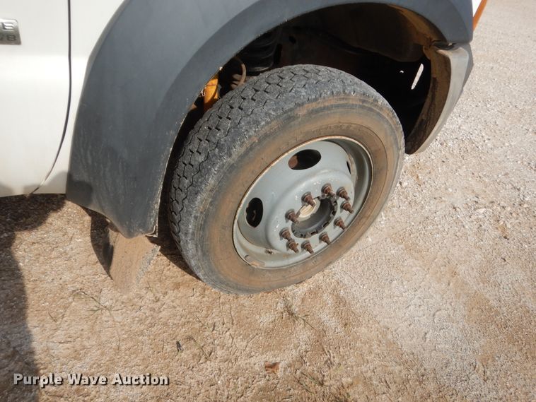 image for item IP9773 2006 Ford F550  bucket truck