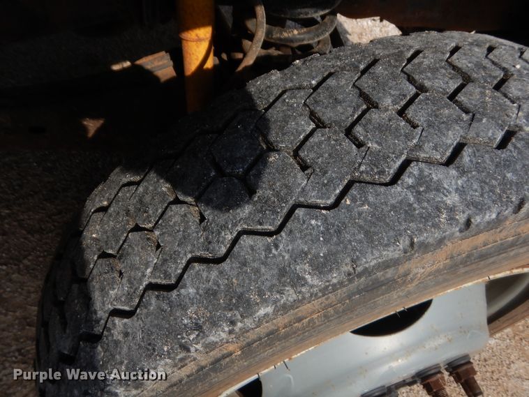 image for item IP9773 2006 Ford F550  bucket truck