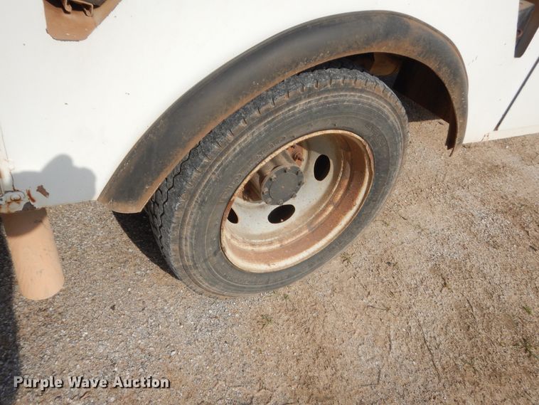 image for item IP9773 2006 Ford F550  bucket truck