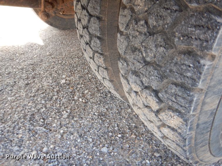 image for item IP9773 2006 Ford F550  bucket truck