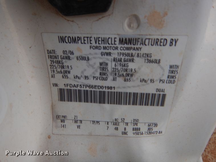 image for item IP9773 2006 Ford F550  bucket truck